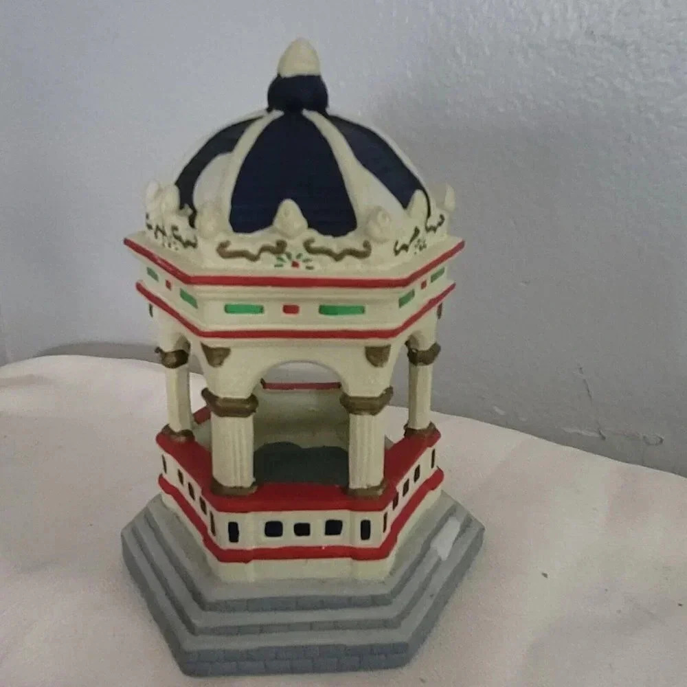 Dickensville Porcelain Pavillon Gazebo 1996 Vintage Christmas Village